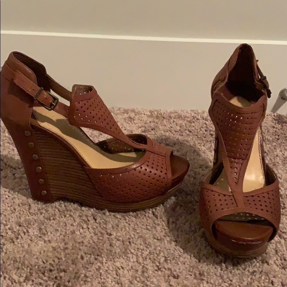 Gianni Bini Brown wedges!